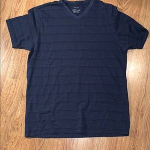 Men’s van heusen v-neck shirt